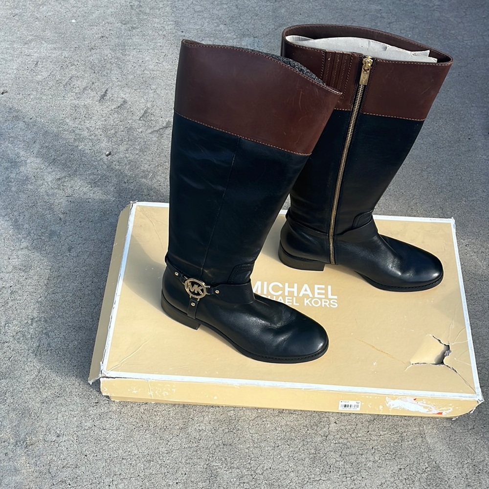 Preowned Michael Kors boots size 9